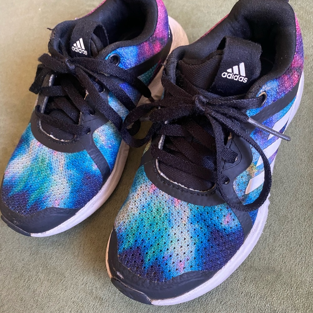 Girls Adidas sneakers✨